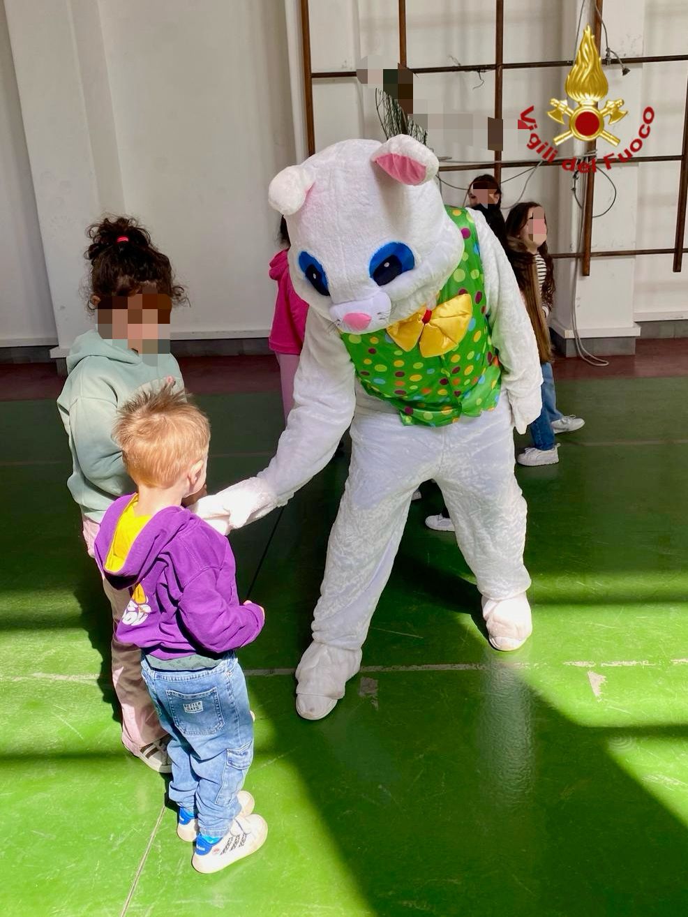 A CATANIA, I BAMBINI VIVONO L'ESPERIENZA DEI VIGILI DEL FUOCO IN UN GIORNO SPECIALE DI INCLUSIONE