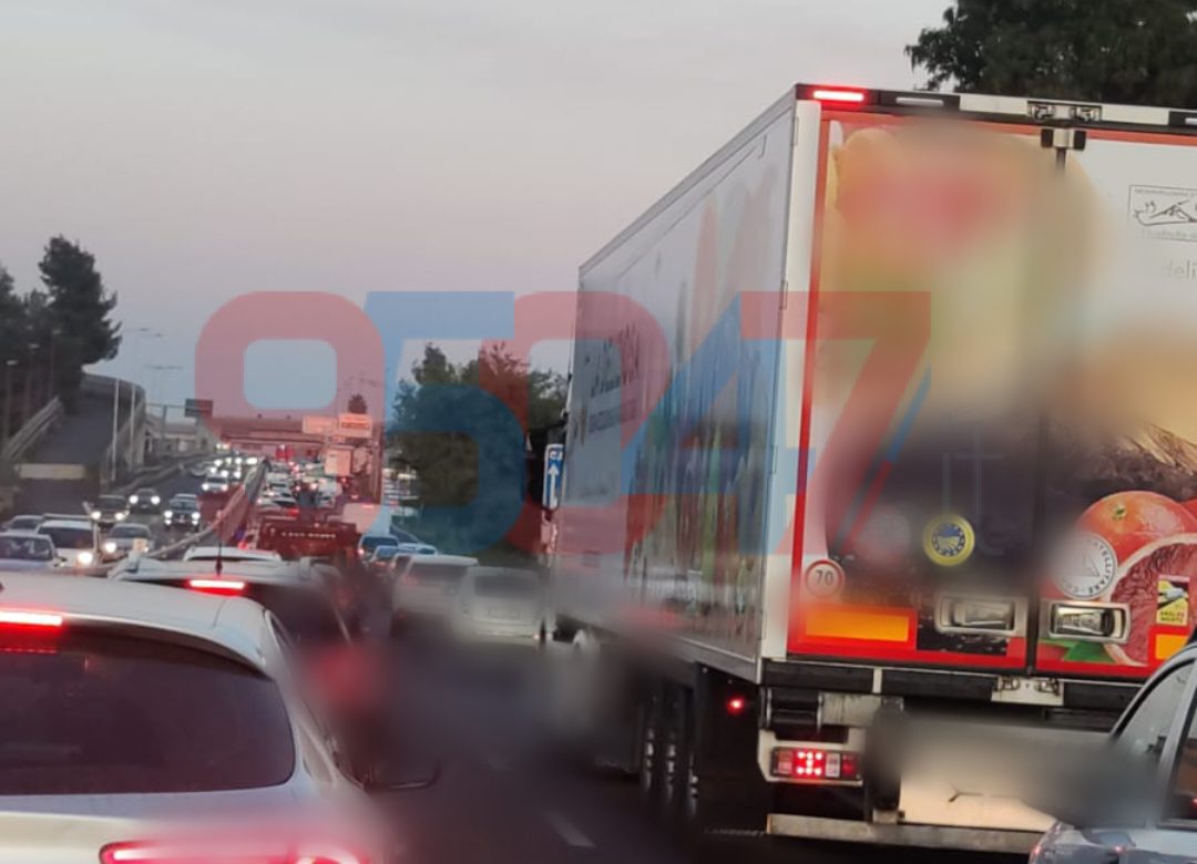 GIORNATA NERA IERI SULLA SS121: AUTO IN FIAMME, VEICOLO IN PANNE, MAXI TAMPONAMENTO E AUTO RIBALTATA