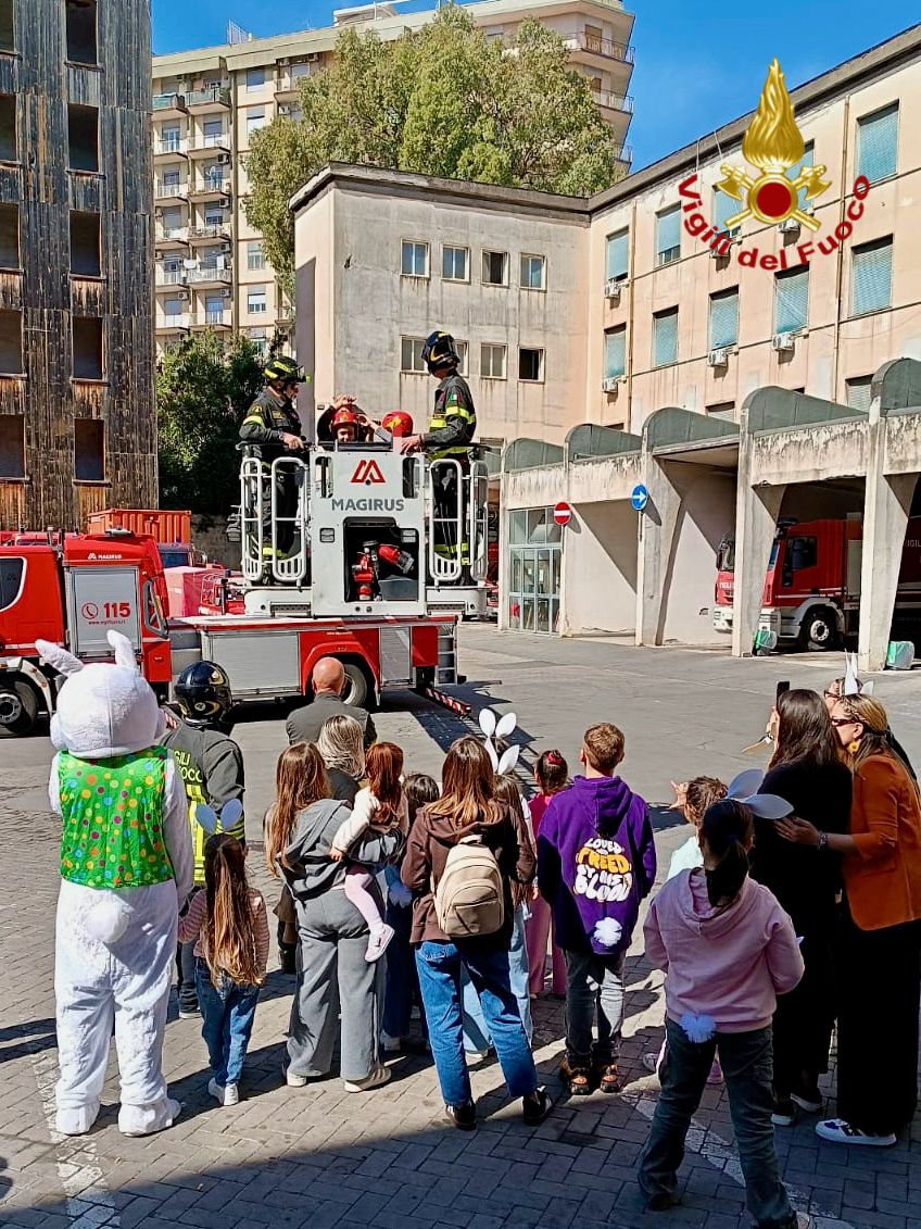 A CATANIA, I BAMBINI VIVONO L'ESPERIENZA DEI VIGILI DEL FUOCO IN UN GIORNO SPECIALE DI INCLUSIONE