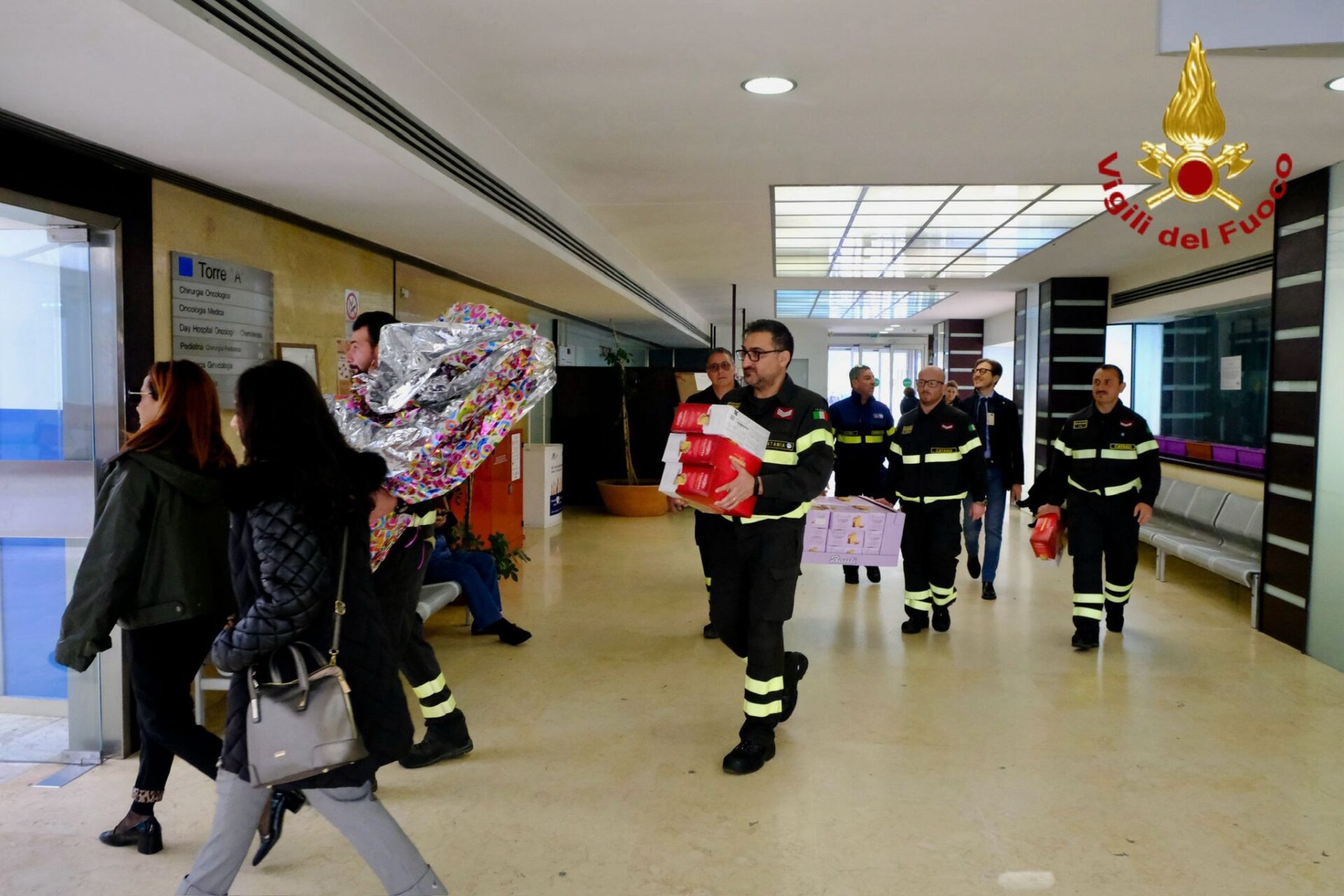 VIGILI DEL FUOCO IN VISITA ALL'OSPEDALE GARIBALDI NESIMA DI CATANIA
