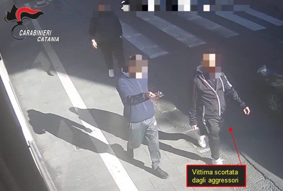 RAPINANO E SEQUESTRANO UN UOMO A BELPASSO: QUATTRO ARRESTI