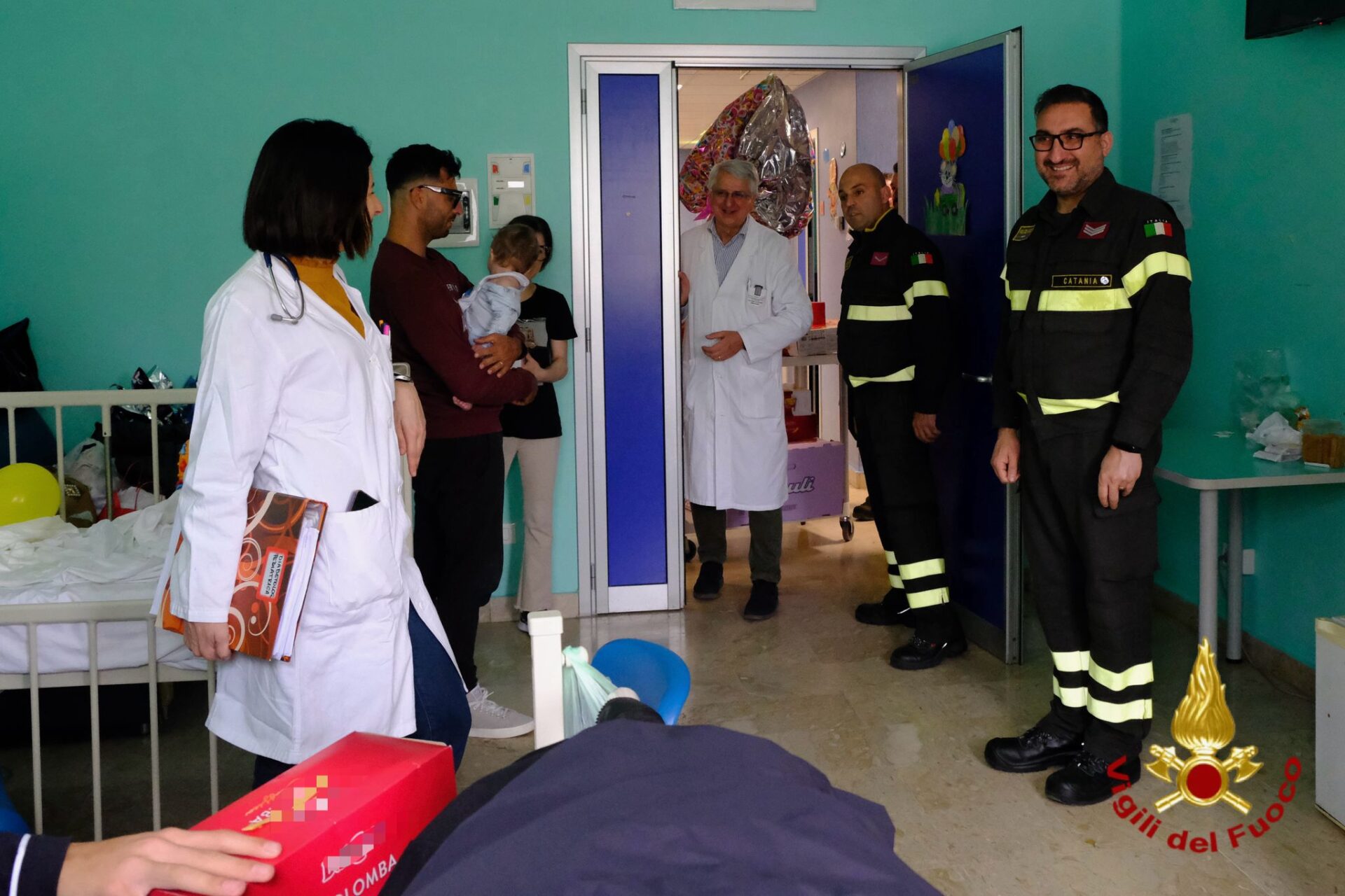 VIGILI DEL FUOCO IN VISITA ALL'OSPEDALE GARIBALDI NESIMA DI CATANIA
