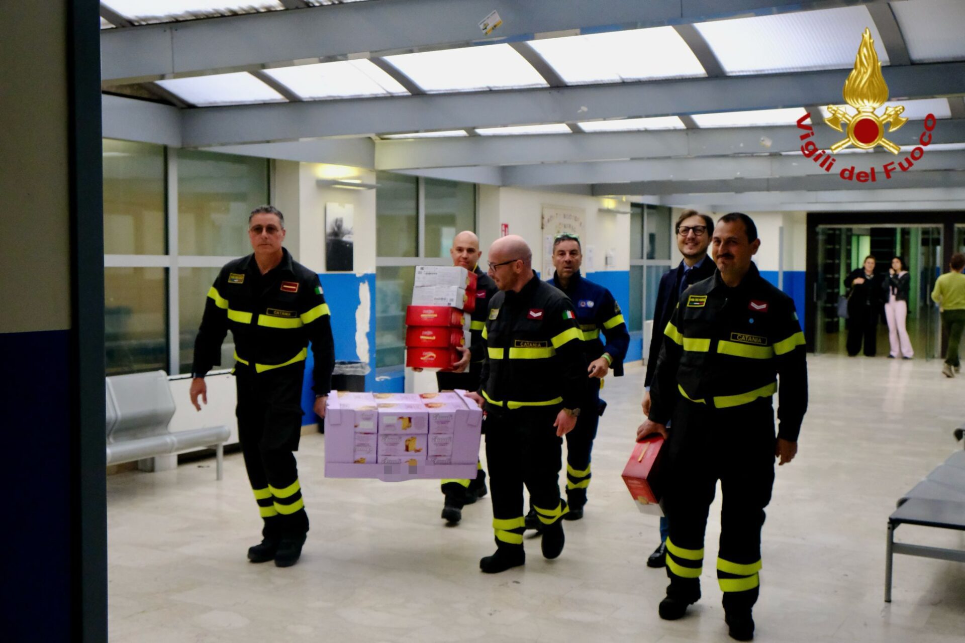 VIGILI DEL FUOCO IN VISITA ALL'OSPEDALE GARIBALDI NESIMA DI CATANIA