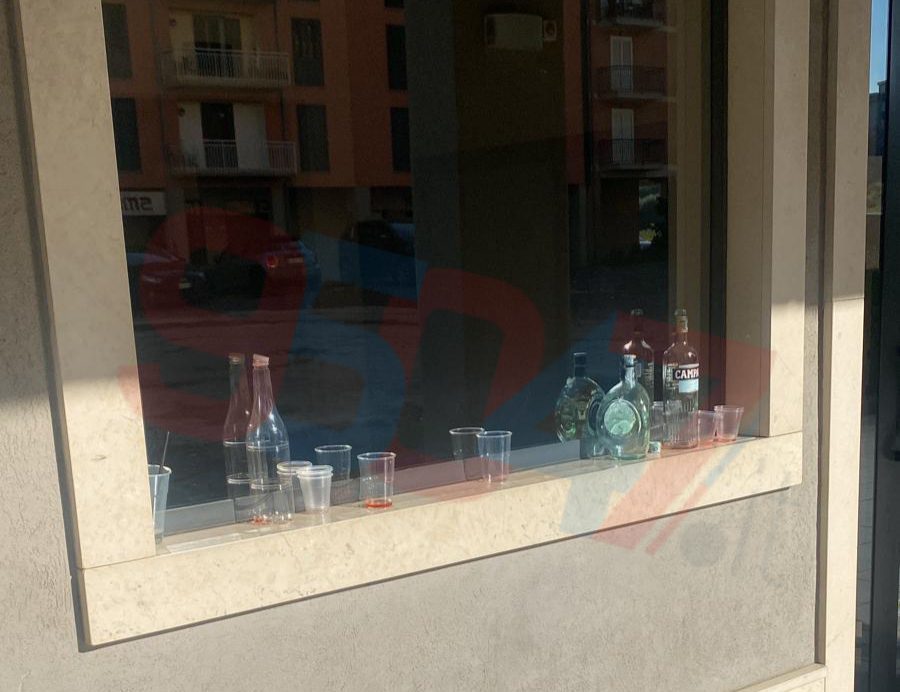 PATERNÒ SCHIAMAZZI E VANDALISMI A PARCO EUROPA: “OGNI SABATO UNA DISTILLERIA A CIELO APERTO”, LA DENUNCIA DEI RESIDENTI
