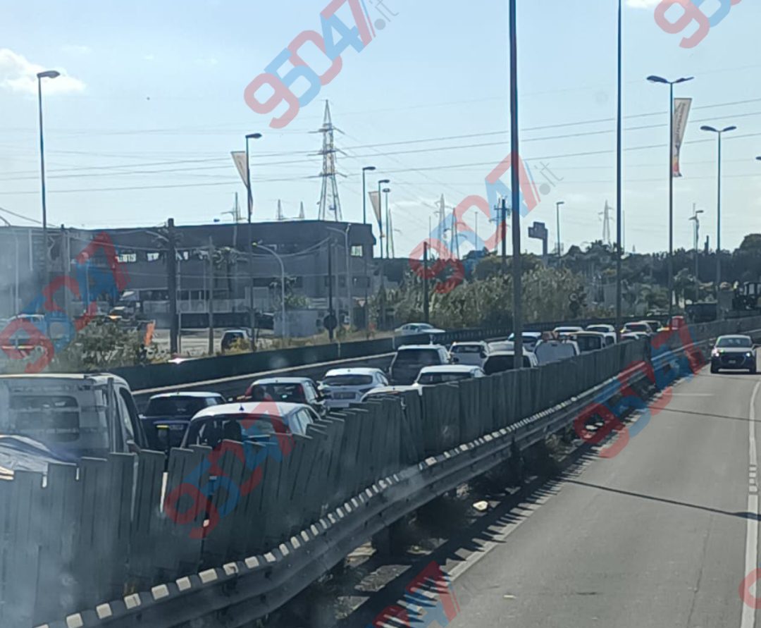 TRAFFICO IN TILT SULLA 121: AUTO IN FIAMME E VEICOLO IN PANNE CAUSANO LUNGHE CODE IN ENTRAMBI I SENSI DI MARCIA