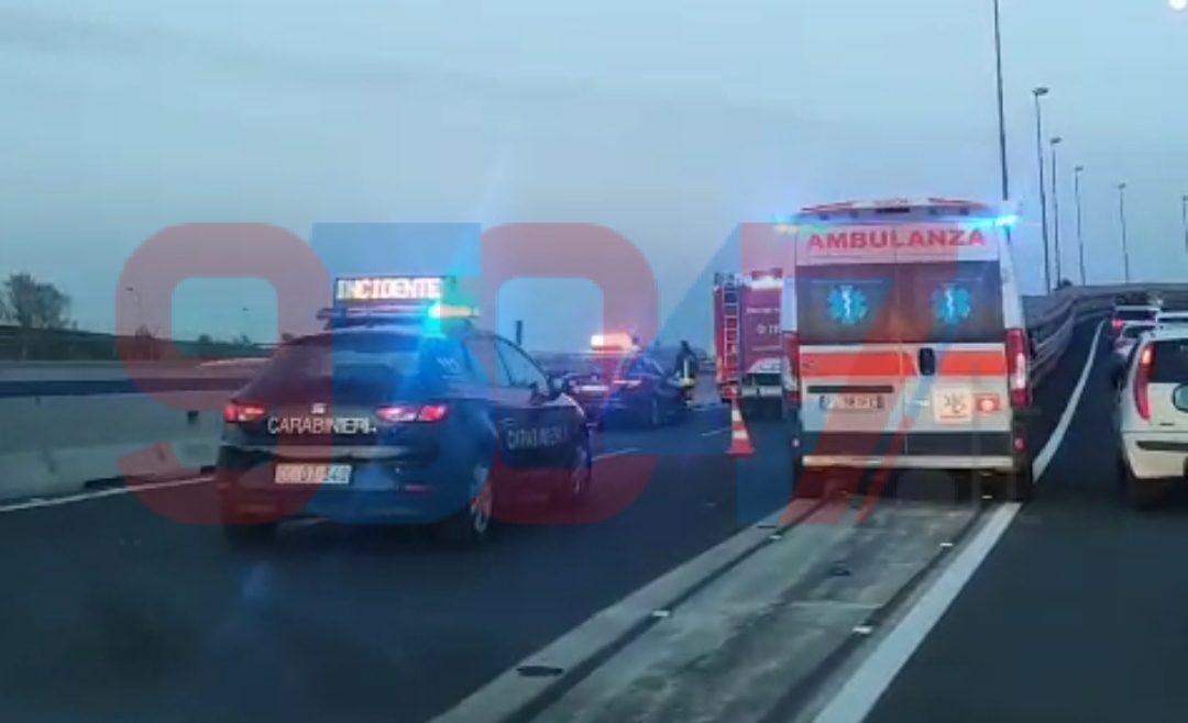 NUOVO INCIDENTE POCHI MINUTI FA SULLA SS121: AMBULANZE SUL POSTO E TRAFFICO BLOCCATO