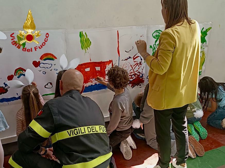A CATANIA, I BAMBINI VIVONO L'ESPERIENZA DEI VIGILI DEL FUOCO IN UN GIORNO SPECIALE DI INCLUSIONE
