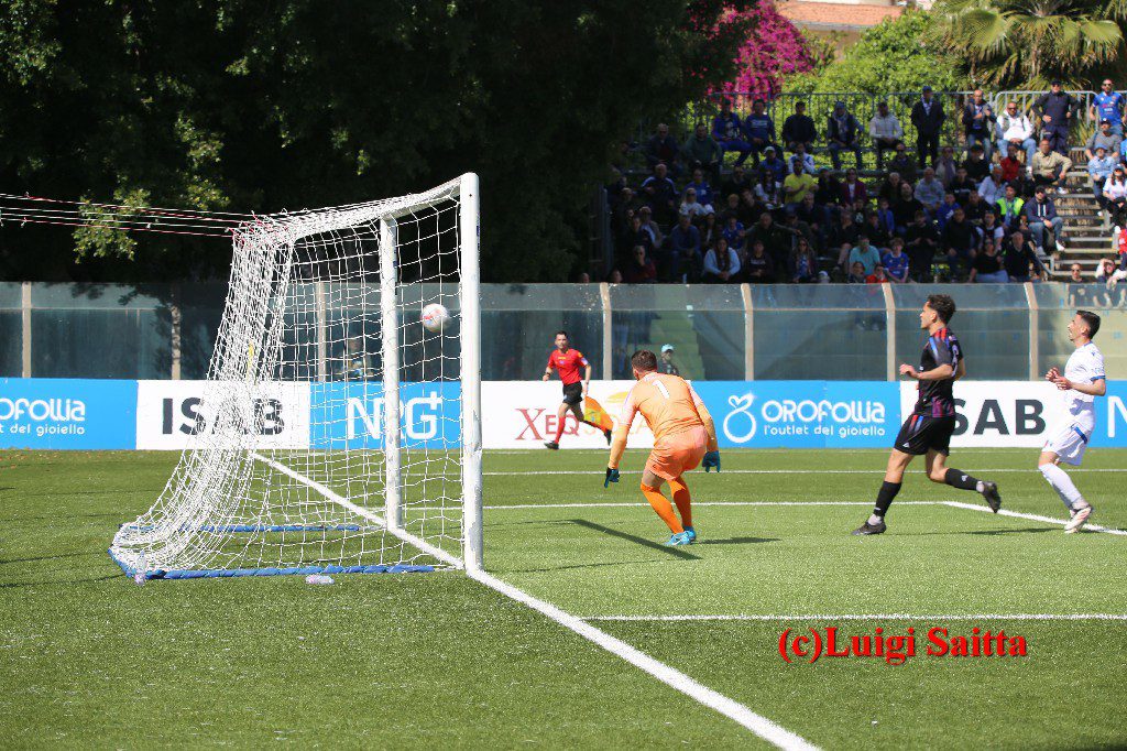 PATERNO’ CALCIO: SIRACUSA VINCE E SI AVVICINA ALLA C, PRIMO TEMPO ALLA PARI, POI IL CROLLO