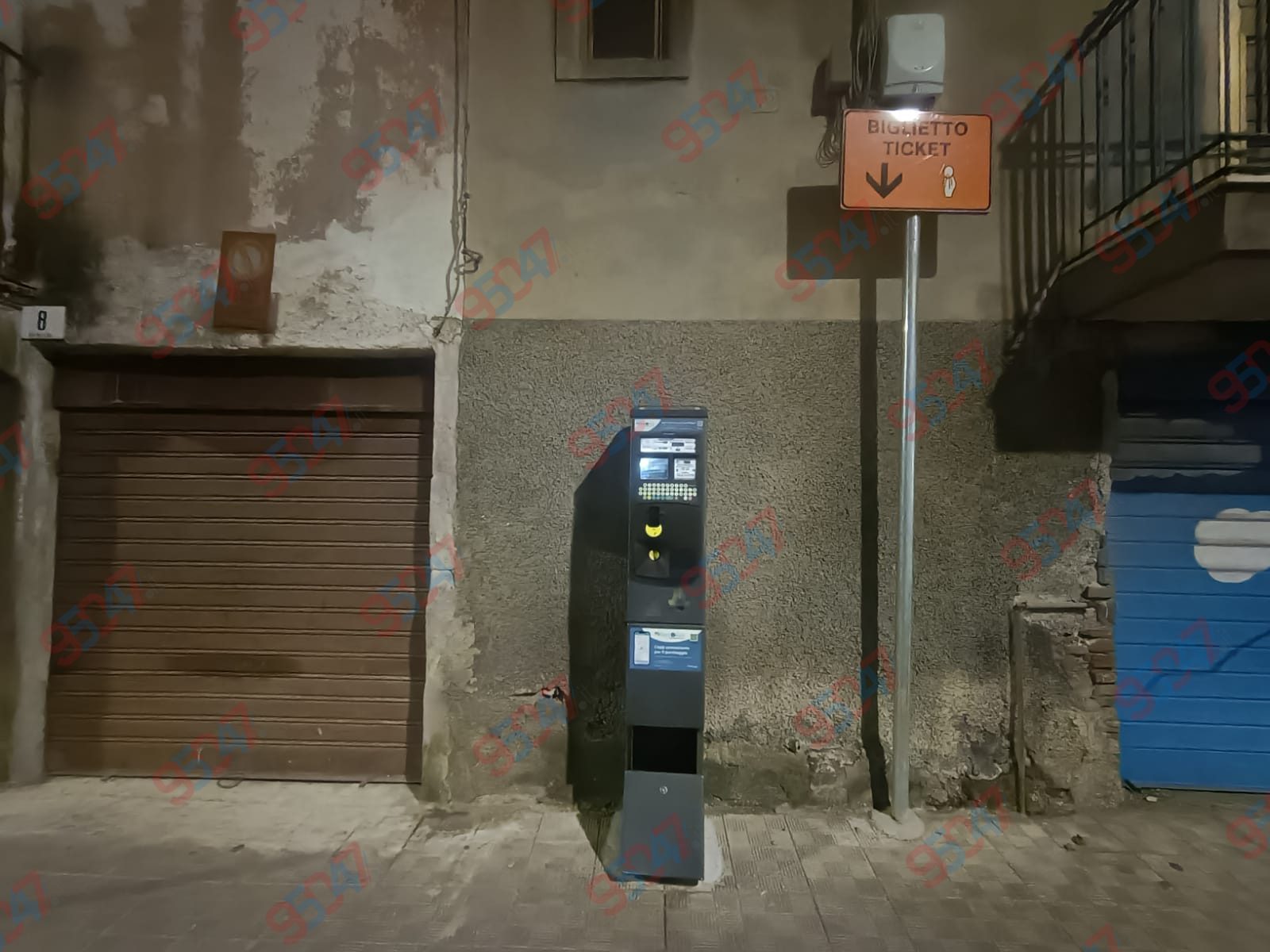 PATERNÒ, VANDALI IN AZIONE: DANNEGGIATO UN PARCOMETRO ANCORA PRIMA DELL’ATTIVAZIONE DEL SERVIZIO