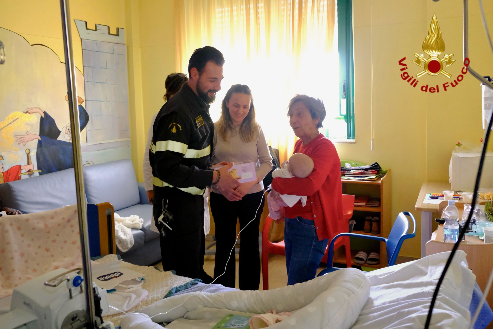 VIGILI DEL FUOCO IN VISITA ALL'OSPEDALE GARIBALDI NESIMA DI CATANIA