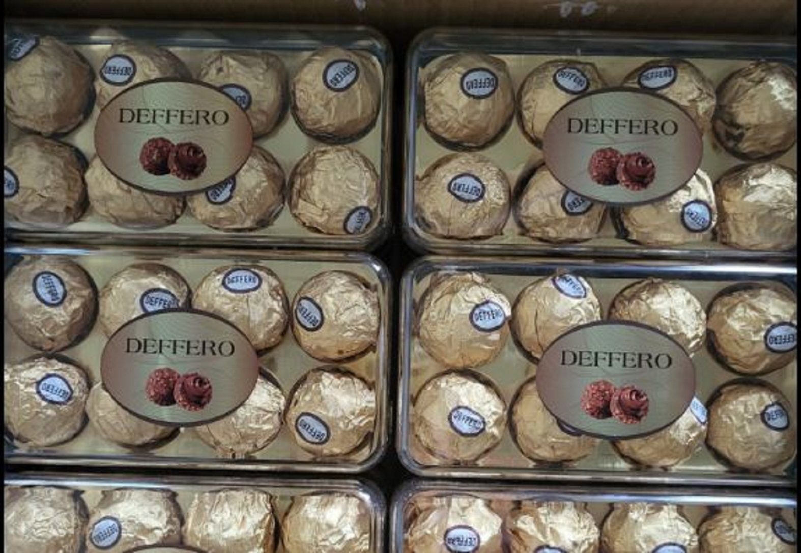LITUANIA, SEQUESTRATE 7 TONNELLATE DI CIOCCOLATINI FALSI SPACCIATI PER FERRERO ROCHER AL PORTO DI KLAIPEDA