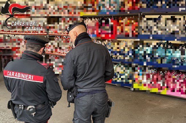 CATANIA, GIRO DI VITE CONTRO L’ABUSIVISMO: BLITZ TRA UOVA DI CIOCCOLATO E ORTOFRUTTA. IDENTIFICATI 73 SOGGETTI, SEQUESTRATI 55 KG DI ALIMENTI