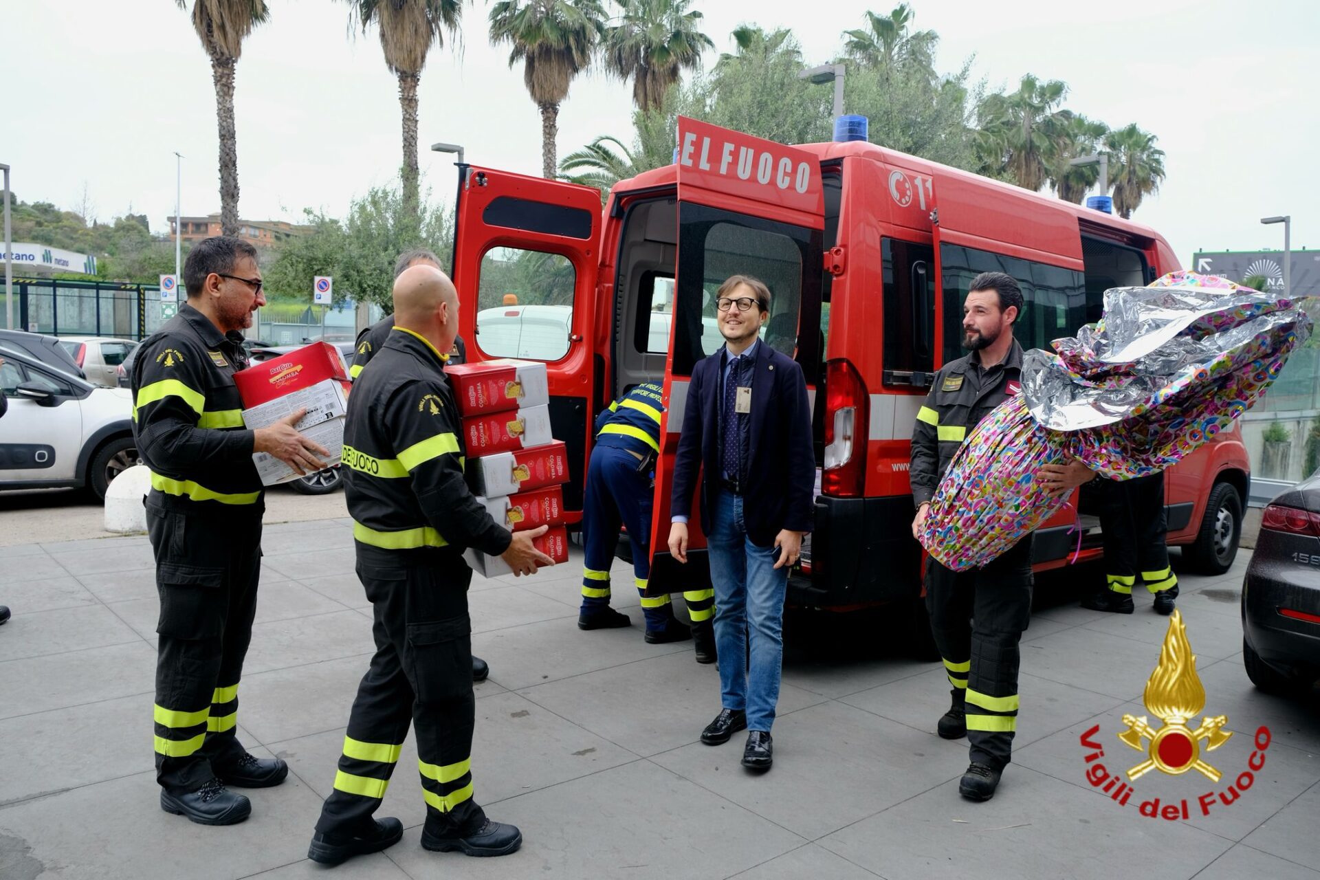 VIGILI DEL FUOCO IN VISITA ALL'OSPEDALE GARIBALDI NESIMA DI CATANIA