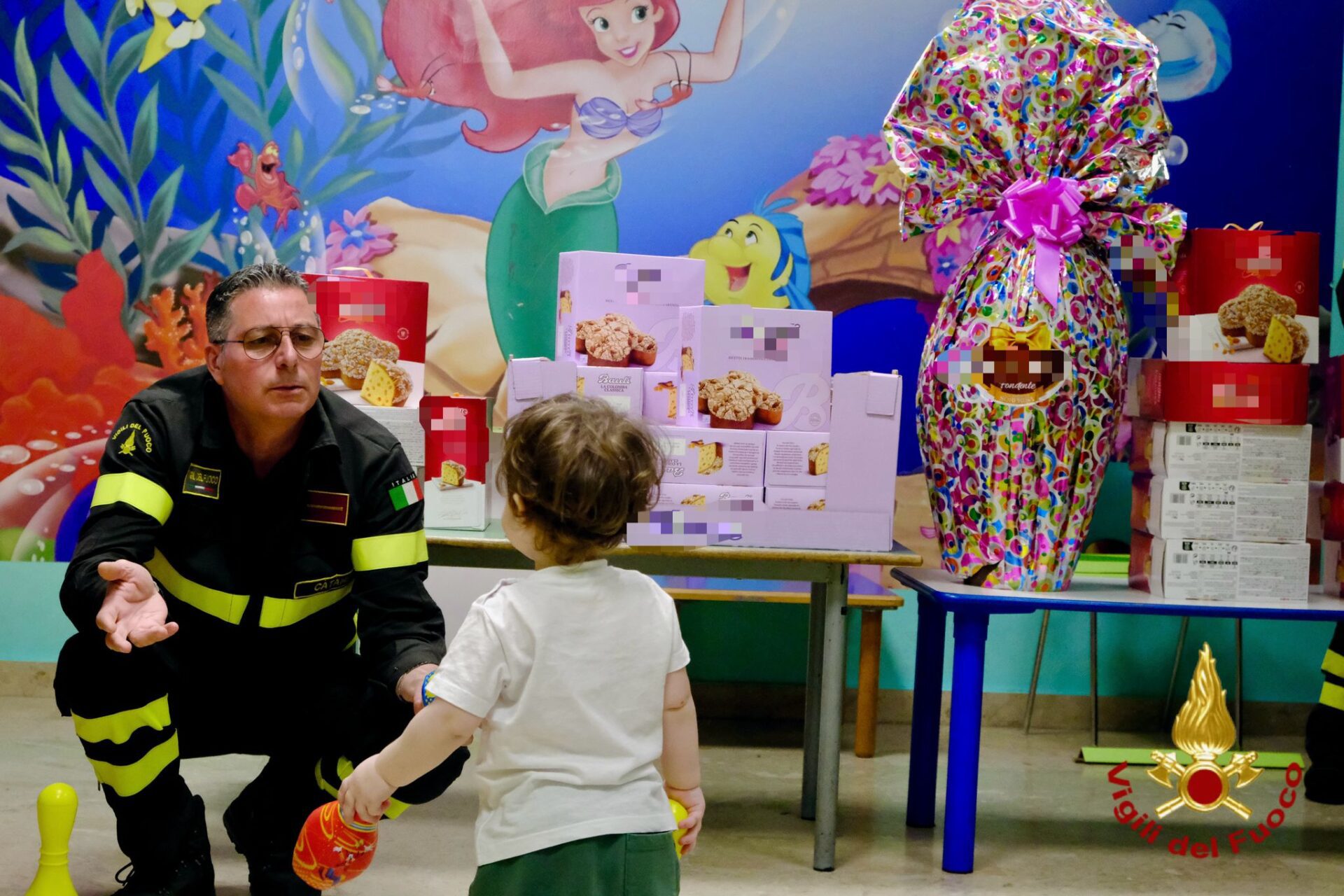 VIGILI DEL FUOCO IN VISITA ALL'OSPEDALE GARIBALDI NESIMA DI CATANIA