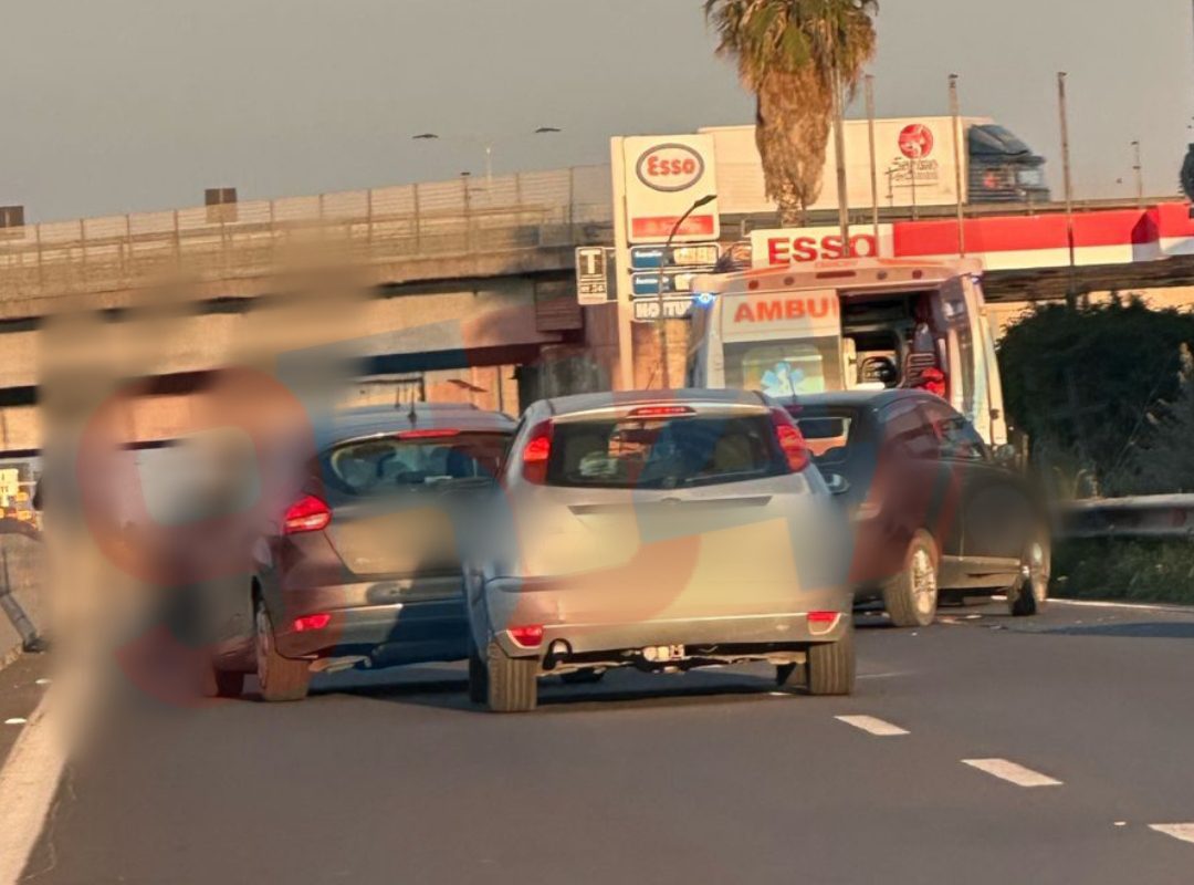 GIORNATA NERA IERI SULLA SS121: AUTO IN FIAMME, VEICOLO IN PANNE, MAXI TAMPONAMENTO E AUTO RIBALTATA