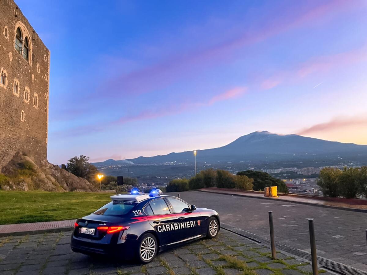 BUONGIORNO DA PATERNÒ: IL POST DEI CARABINIERI CONQUISTA I SOCIAL CON CASTELLO E ETNA SULLO SFONDO - 