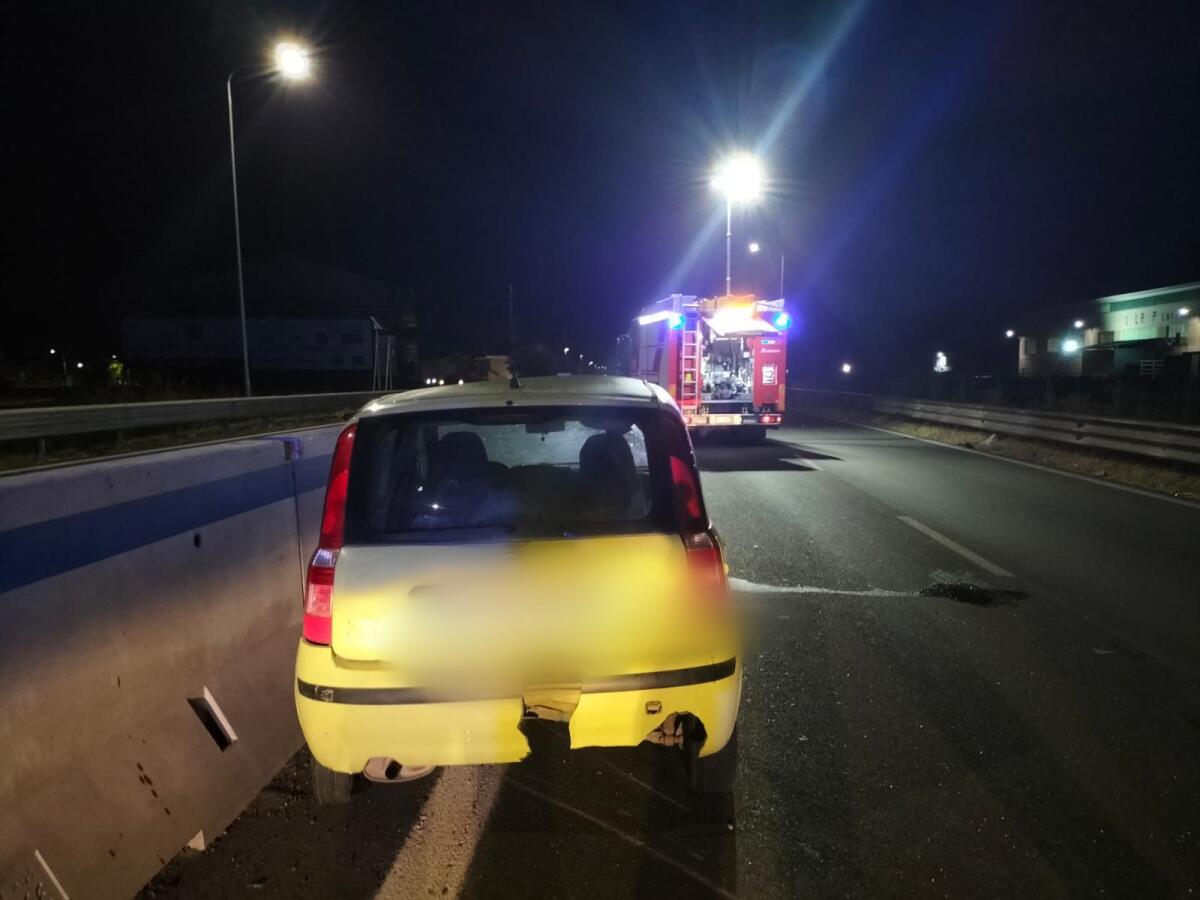 INCIDENTE STRADALE NELLA NOTTE SULLA SS 121 A BELPASSO: AUTO  CONTRO IL GUARDRAIL, VETTURA RITROVATA VUOTA - 