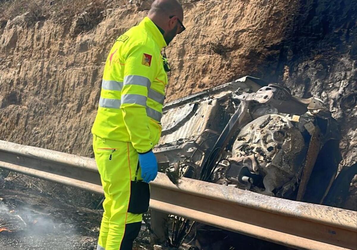 TRAGICO INCIDENTE A MARINA DI RAGUSA: UN MORTO CARBONIZZATO DOPO UNO SCONTRO TRA DUE AUTO - 