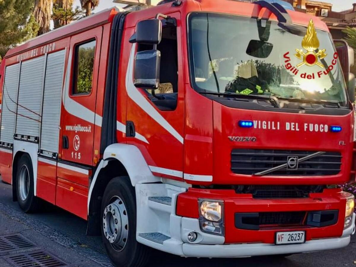 FIAMMATA DURANTE LA MANUTENZIONE DELL’AUTO: 52ENNE USTIONATO GRAVEMENTE A CATANIA - 