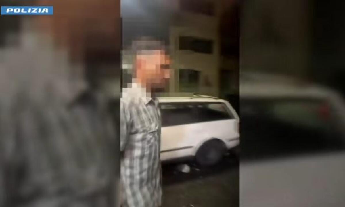 CATANIA. “O MI DATE 5 EURO O VI VENGO A CERCARE”, PARCHEGGIATORE ABUSIVO TENTA DI ESTORCERE DENARO A DUE RAGAZZI: ARRESTATO - 