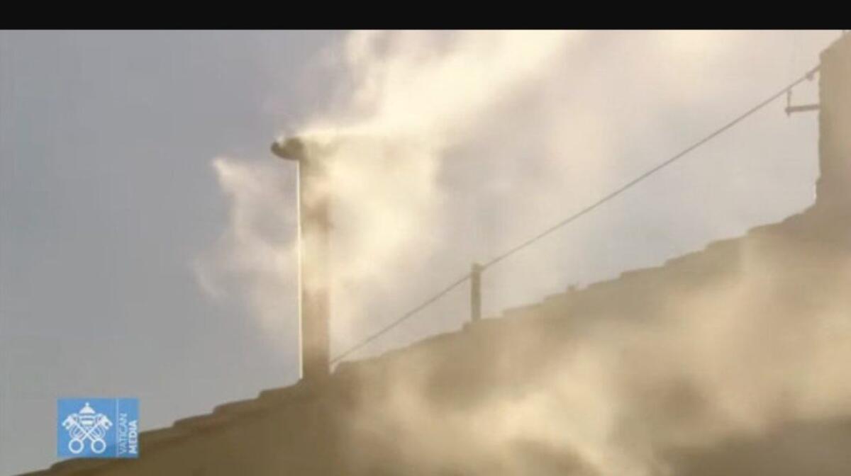 ELEZIONE PAPA, FUMATA BIANCA ELETTO IL PAPA - 