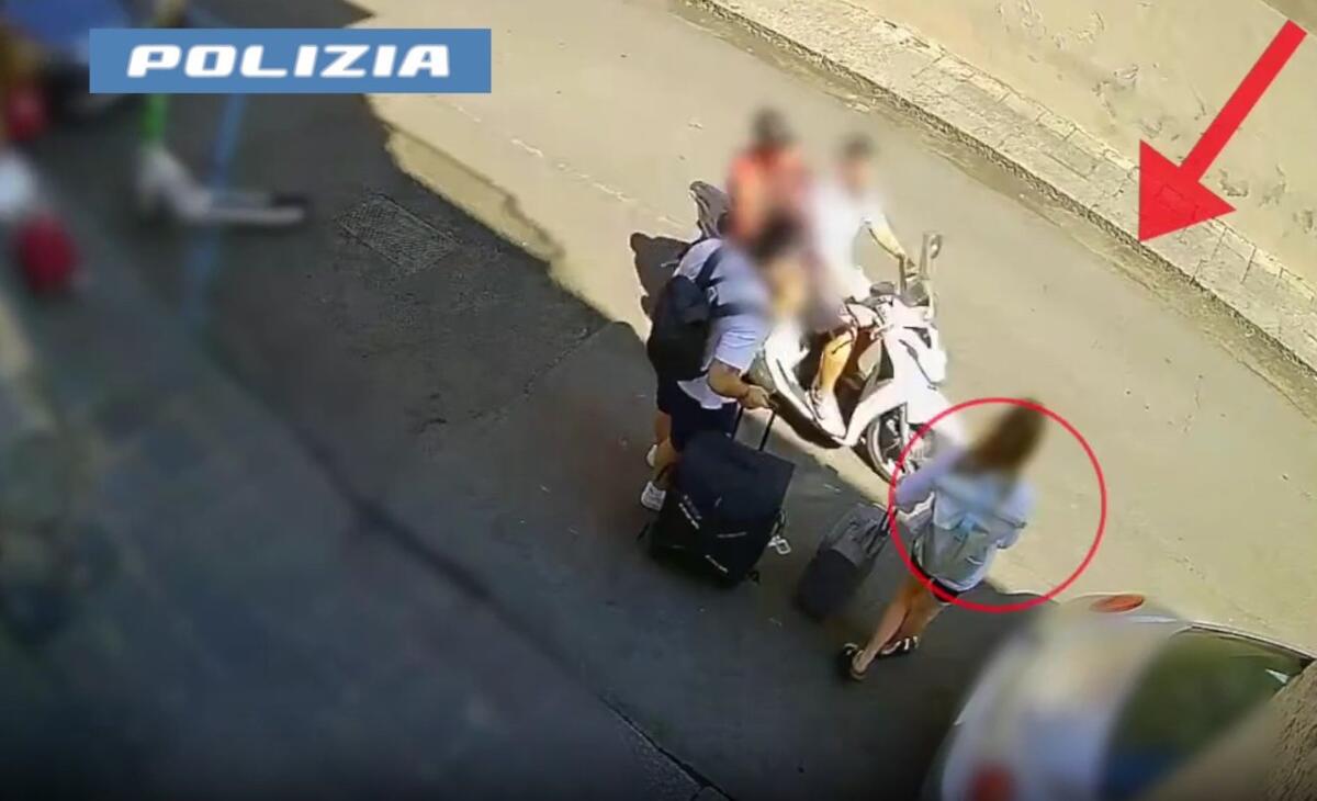 SCIPPI IN SCOOTER TRA LE VIE DI CATANIA: ARRESTATI DUE GIOVANI CRIMINALI - 