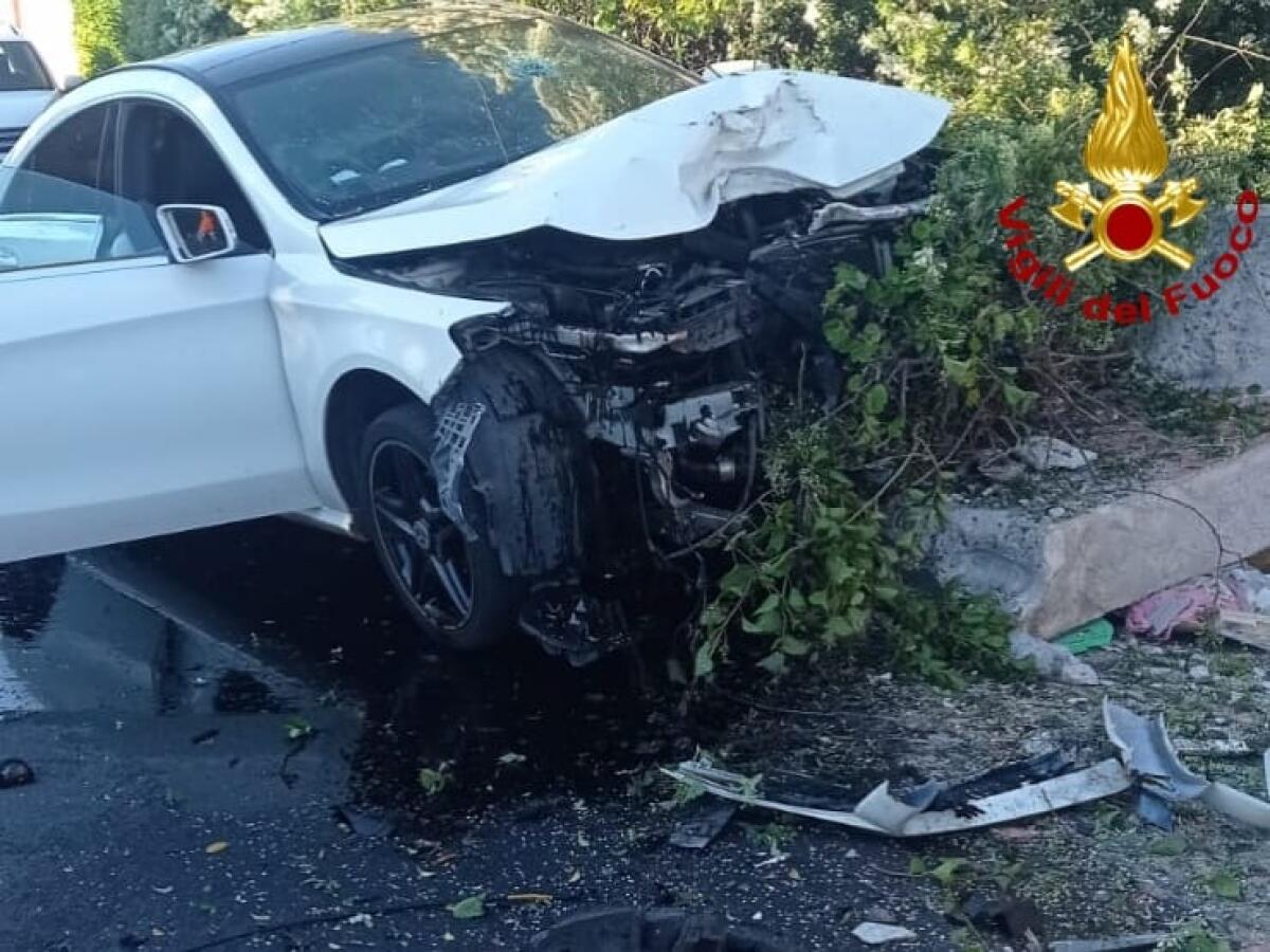 INCIDENTE A MOTTA SANT’ANASTASIA: MERCEDES CONTRO UN MURO, GRAVE UN GIOVANE DI 21 ANNI - 