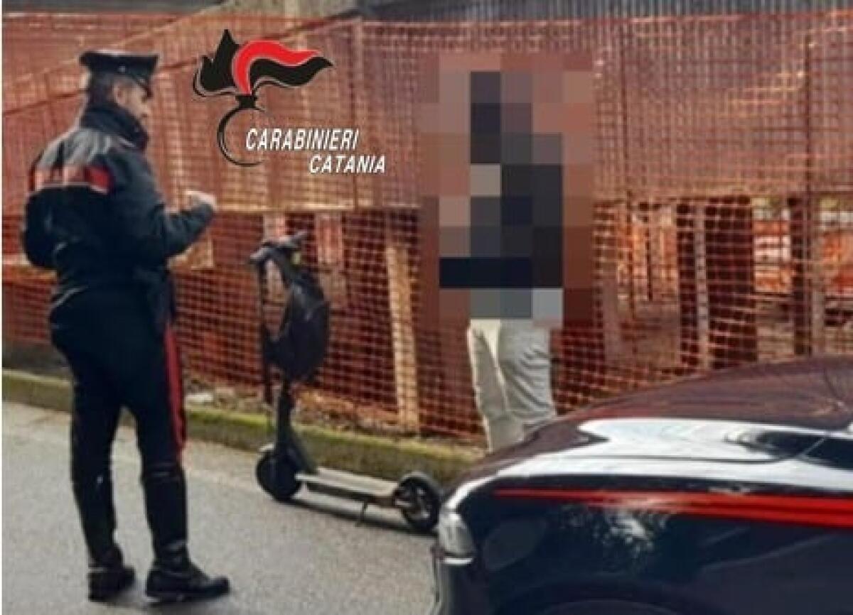 Beccato in flagrante a Catania: ruba un monopattino davanti al pub, Carabinieri intervengono subito - 