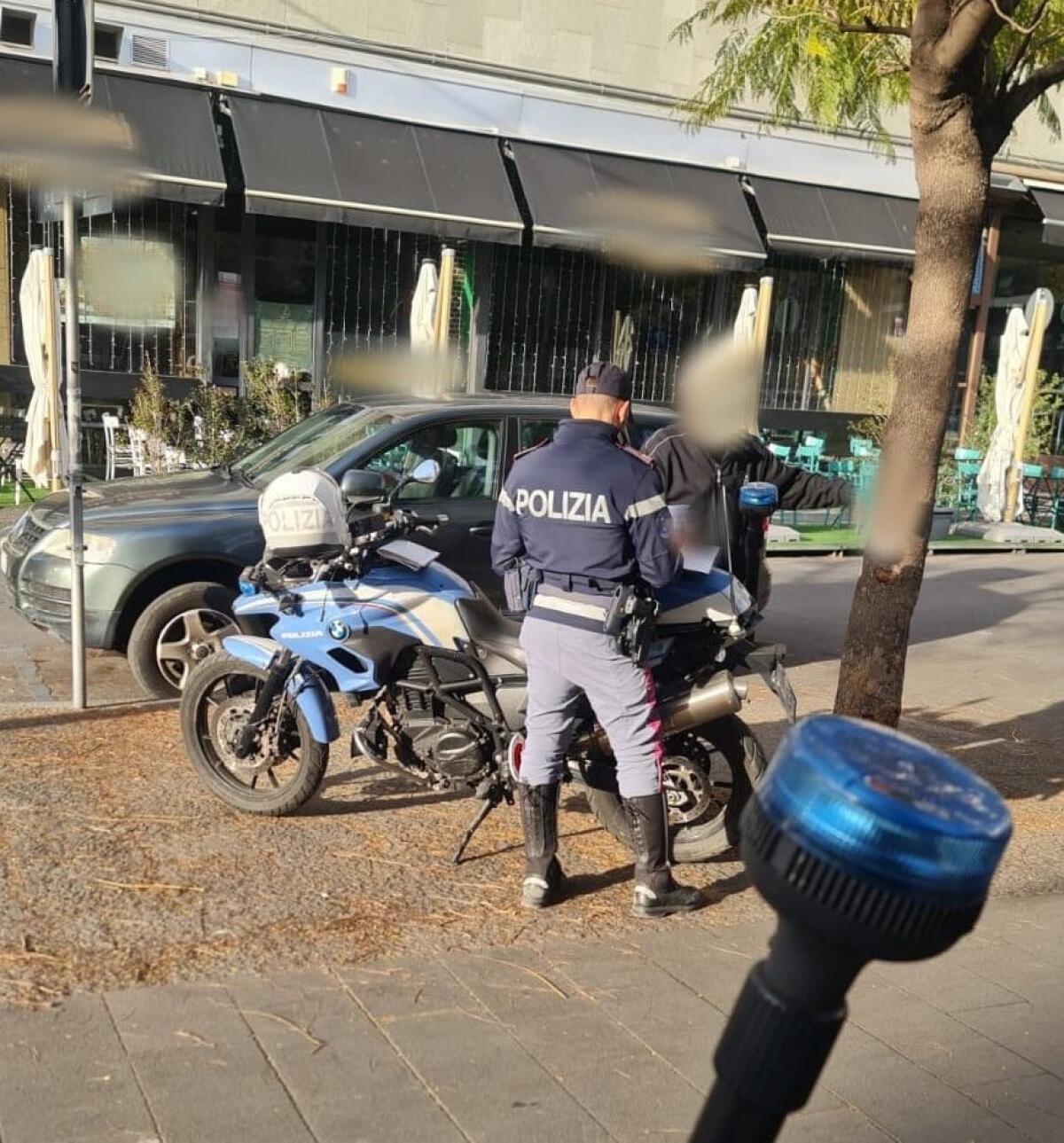 CATANIA. SMONTA I FARI DI UN’AUTO PARCHEGGIATA IN CENTRO: ARRESTATO IN FLAGRANZA - 