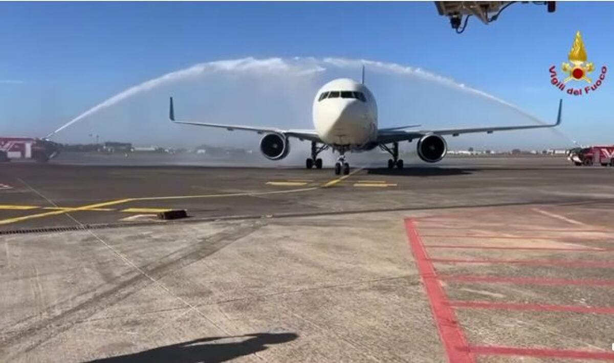 Storico Atterraggio a Catania: Delta Air Lines Decolla verso New York - 