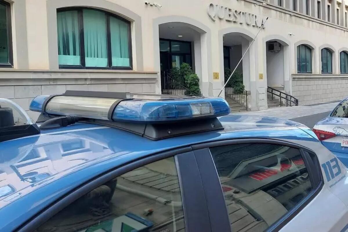 RAPINA IN CENTRO A REGGIO CALABRIA: ASSALTO ALLA GIOIELLERIA "FEDERICA", FERMATO UN CATANESE, COMPLICE IN FUGA - 
