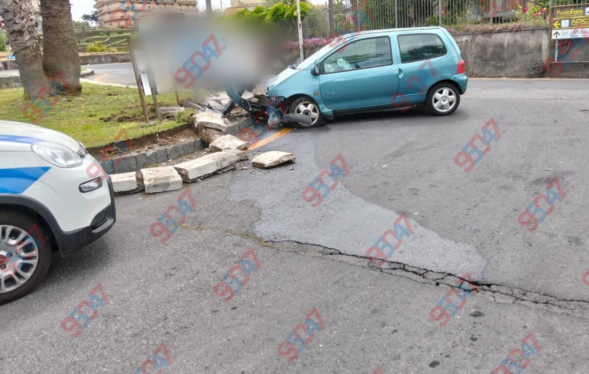 AUTO CONTRO ROTONDA AD ACI SANT’ANTONIO: FERITO UN UOMO - 