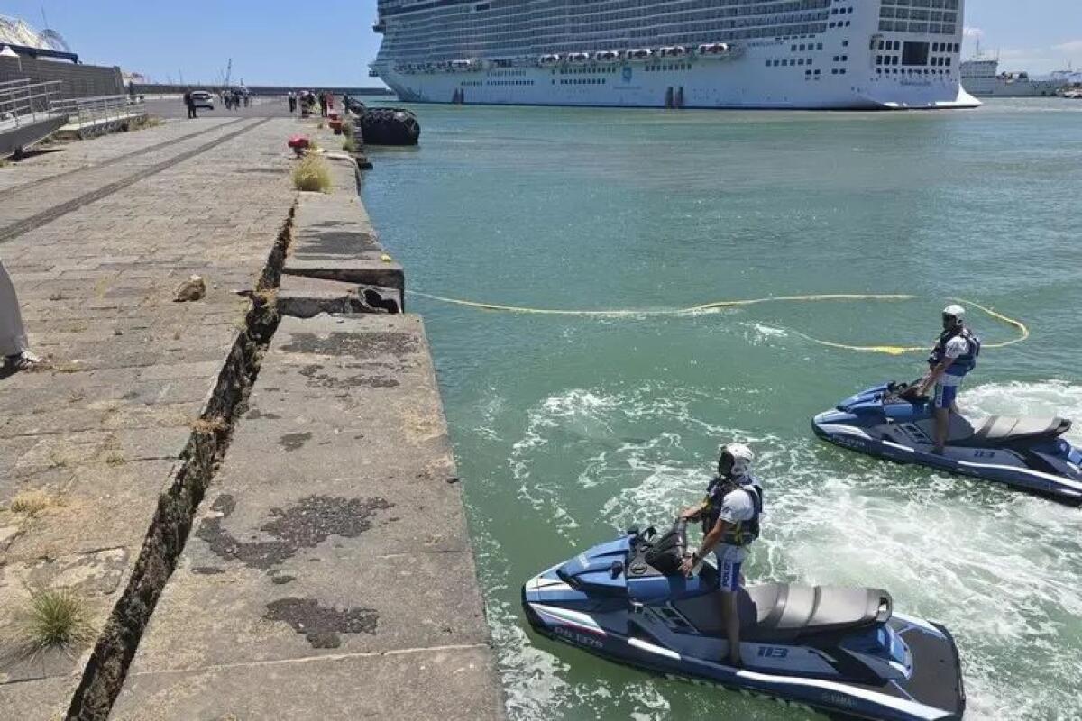 Nave da crociera rompe gli ormeggi nel porto di Catania: due turisti cadono in mare - 
