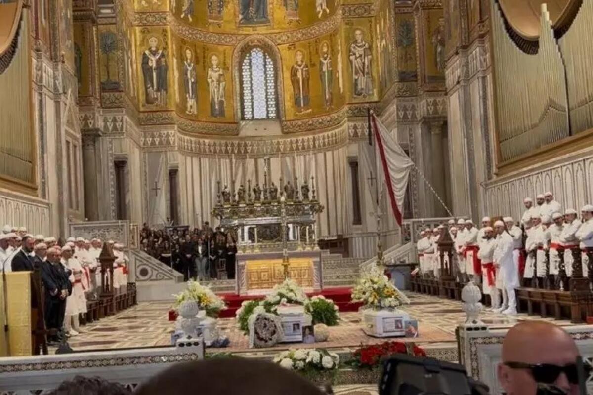 FUNERALI A MONREALE PER I TRE GIOVANI UCCISI: DUOMO E PIAZZE GREMITE - 
