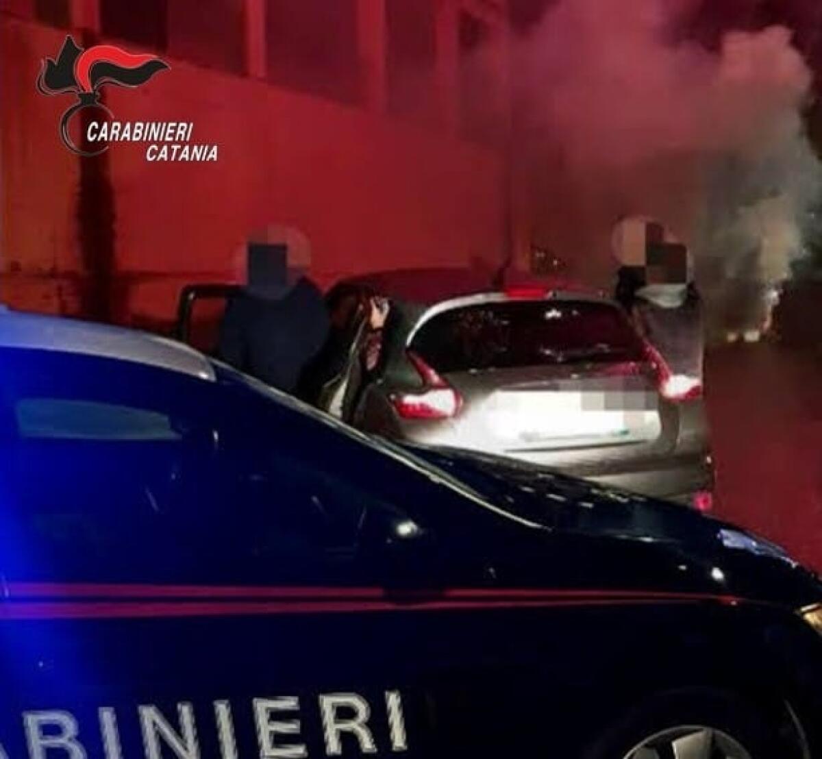 BIANCAVILLA, 53ENNE DENUNCIATO DAI CARABINIERI PER FUOCHI D'ARTIFICIO NON AUTORIZZATI IN CENTRO PER IL COMPLEANNO DELLA MADRE - 