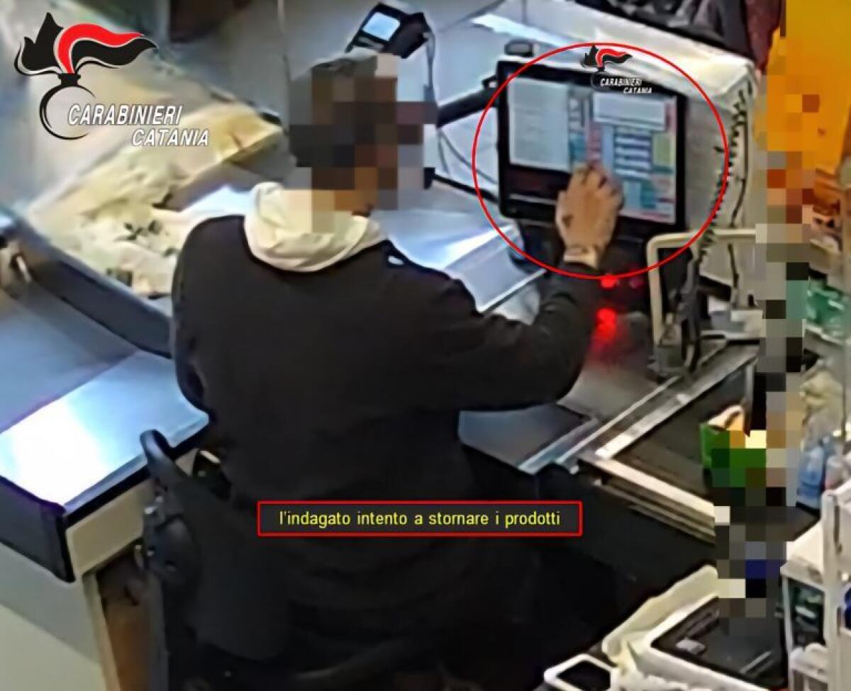 SANTA VENERINA. ANNULLAVA LO SCONTRINO E INTASCAVA I CONTANTI: ARRESTATO IL CASSIERE INFEDELE - 