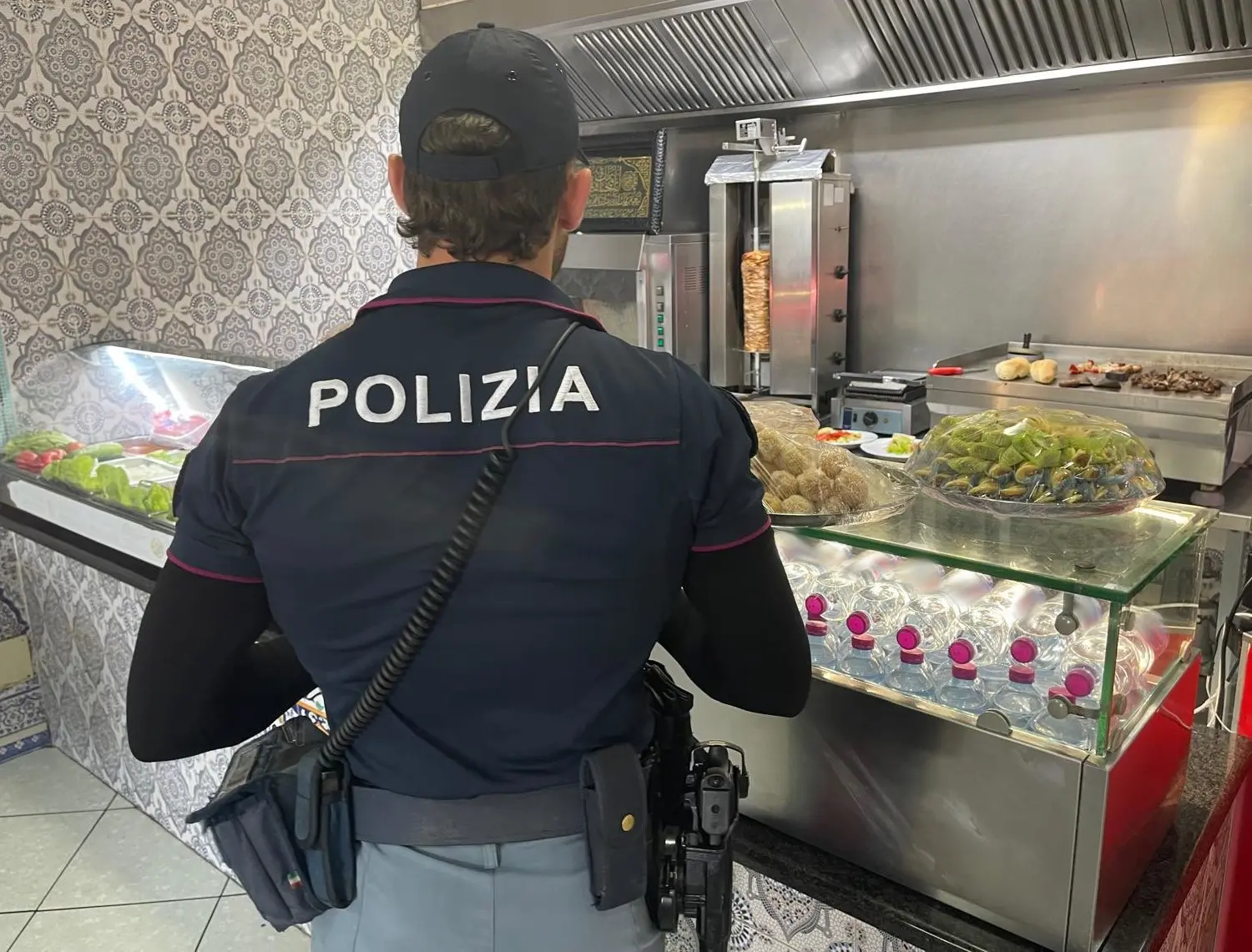 TRATTORIA DA INCUBO A CATANIA: SEQUESTRATI 100 KG DI CARNE NON IDONEA AL CONSUMO