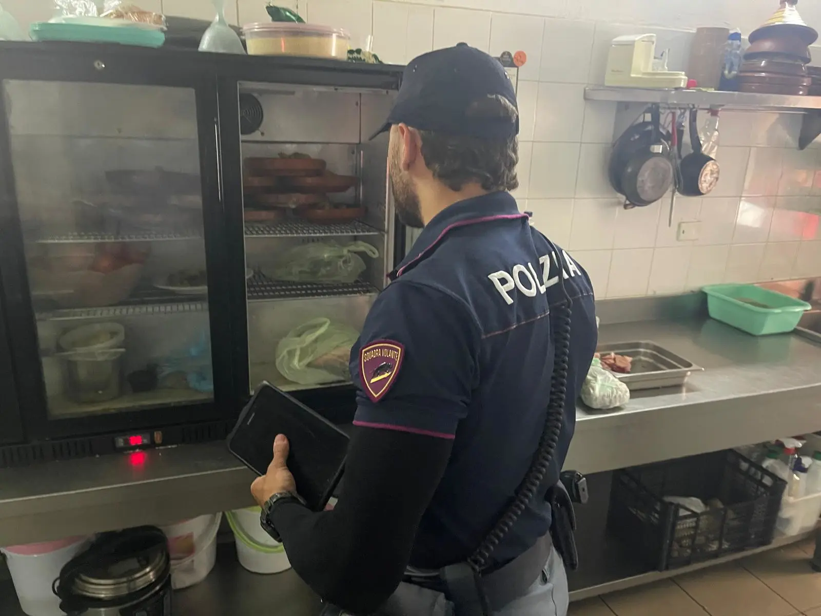 TRATTORIA DA INCUBO A CATANIA: SEQUESTRATI 100 KG DI CARNE NON IDONEA AL CONSUMO