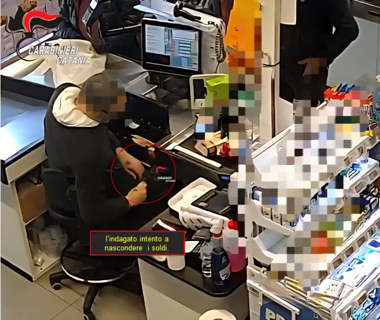 SANTA VENERINA. ANNULLAVA LO SCONTRINO E INTASCAVA I CONTANTI: ARRESTATO IL CASSIERE INFEDELE