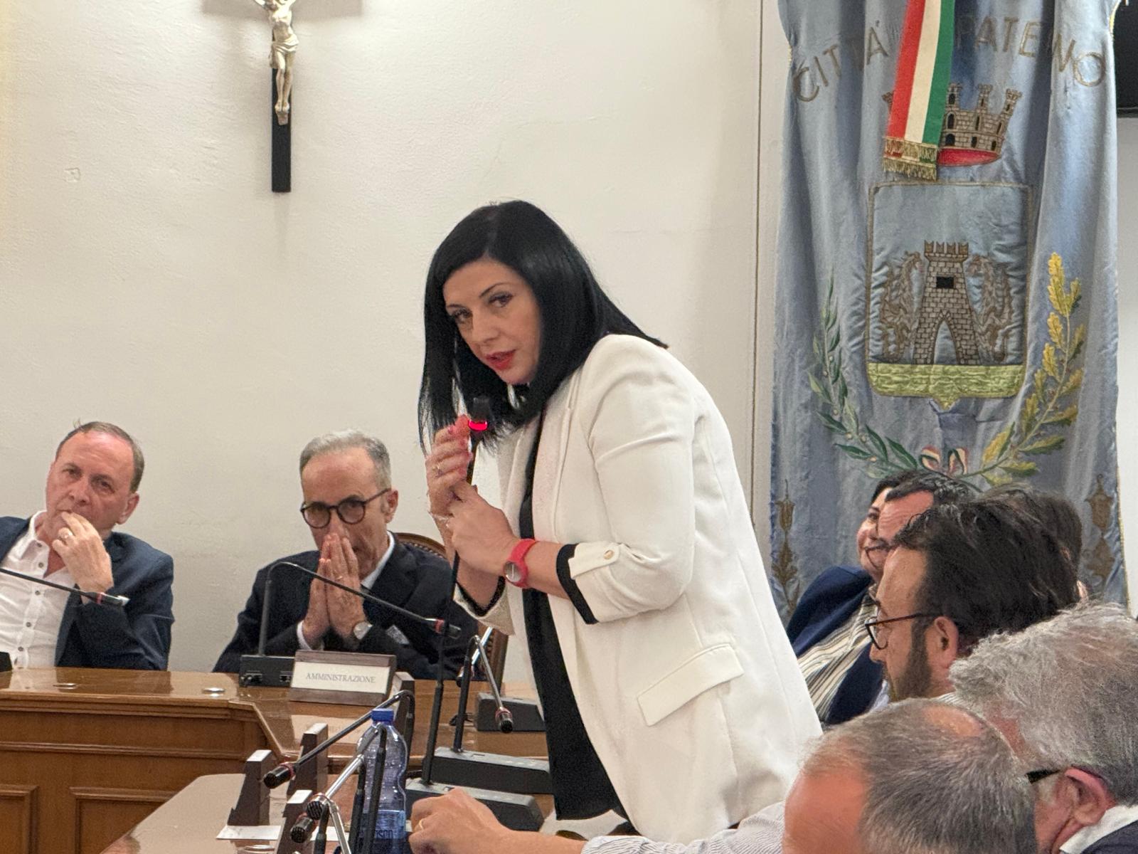 Paternò, consiglio comunale infuocato: tante promesse, poche soluzioni