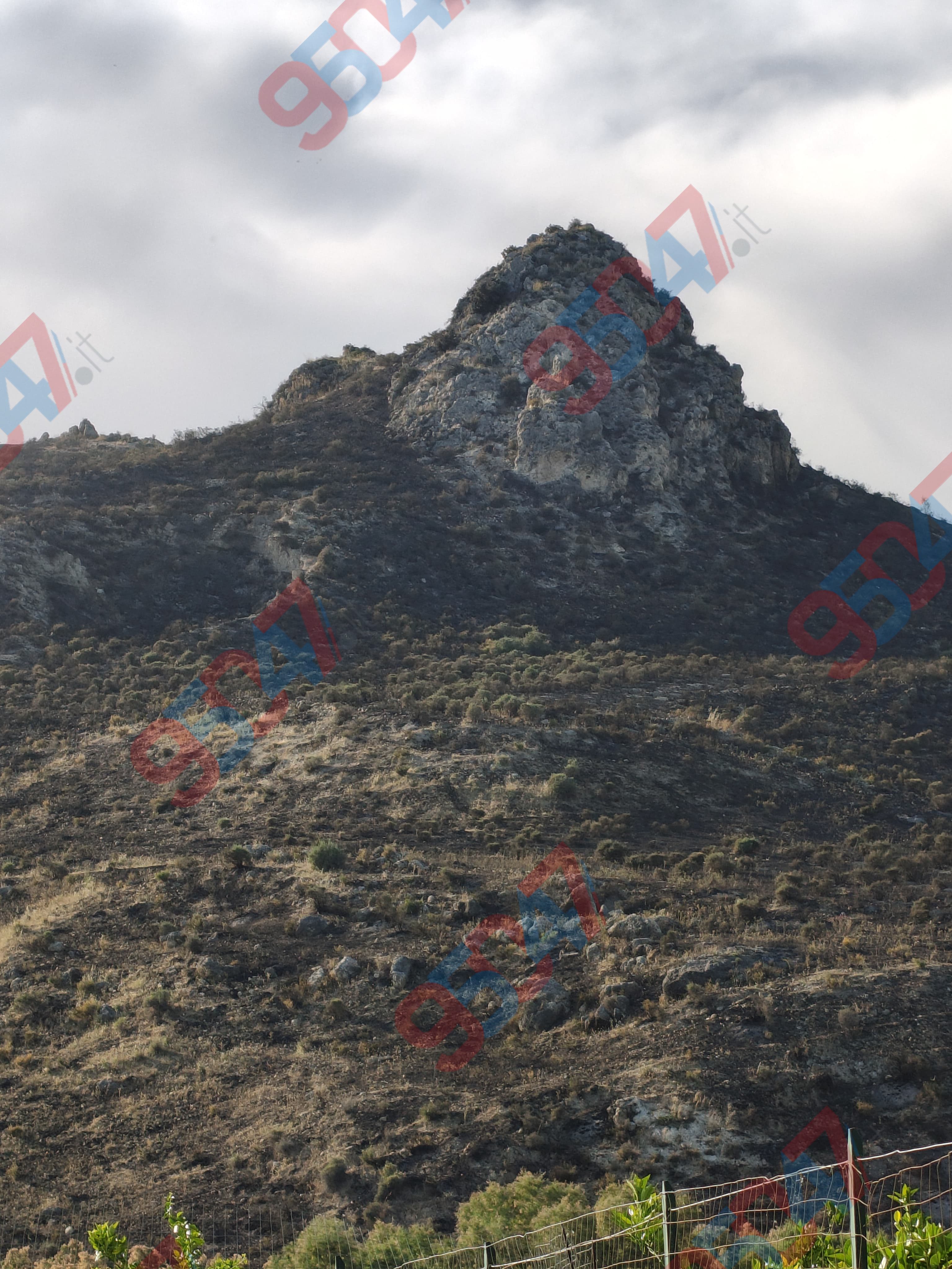 Incendio devastante a Pietralunga: in azione anche l’elicottero della Forestale per domare le fiamme