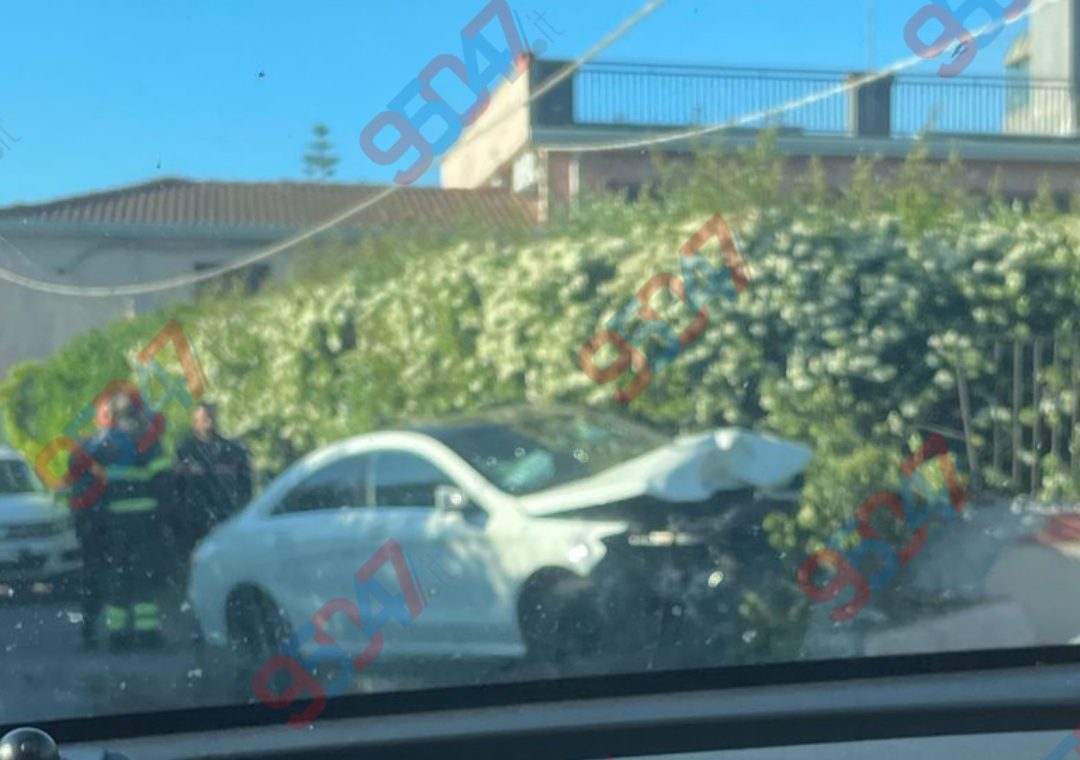 INCIDENTE A MOTTA SANT’ANASTASIA: MERCEDES CONTRO UN MURO, GRAVE UN GIOVANE DI 21 ANNI