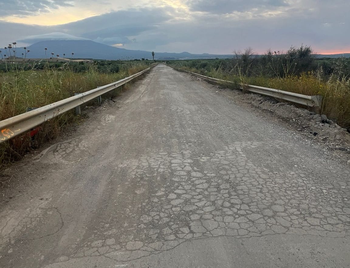 STRADA DISSESTATA A PATERNÒ: L’ALLARME DI CONFAGRICOLTURA SULLA SP 102/I
