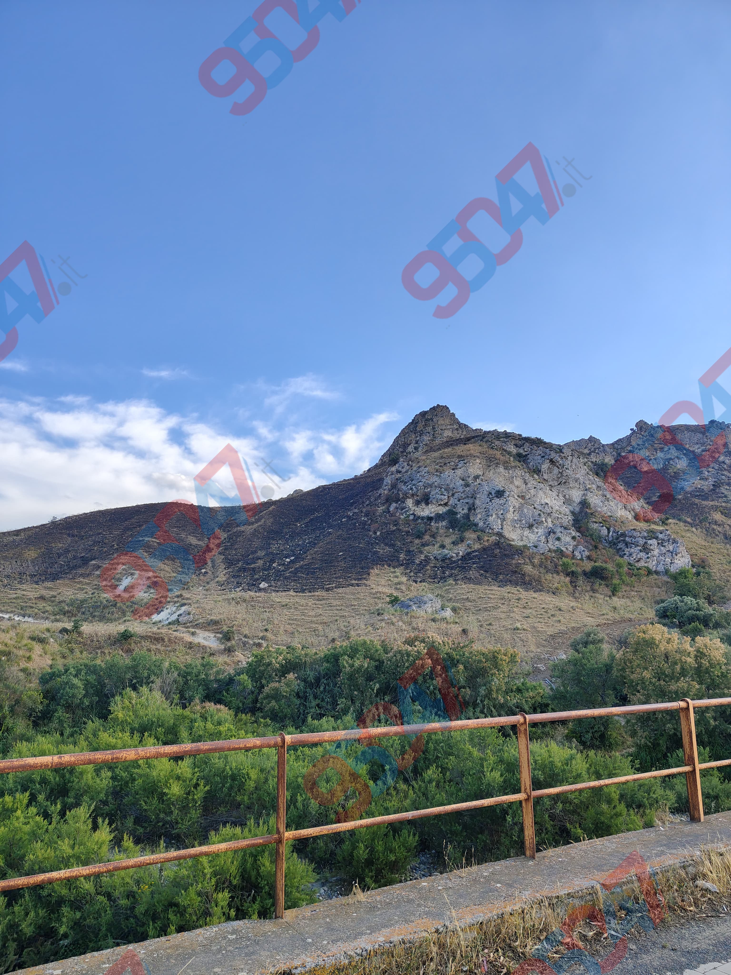 Incendio devastante a Pietralunga: in azione anche l’elicottero della Forestale per domare le fiamme