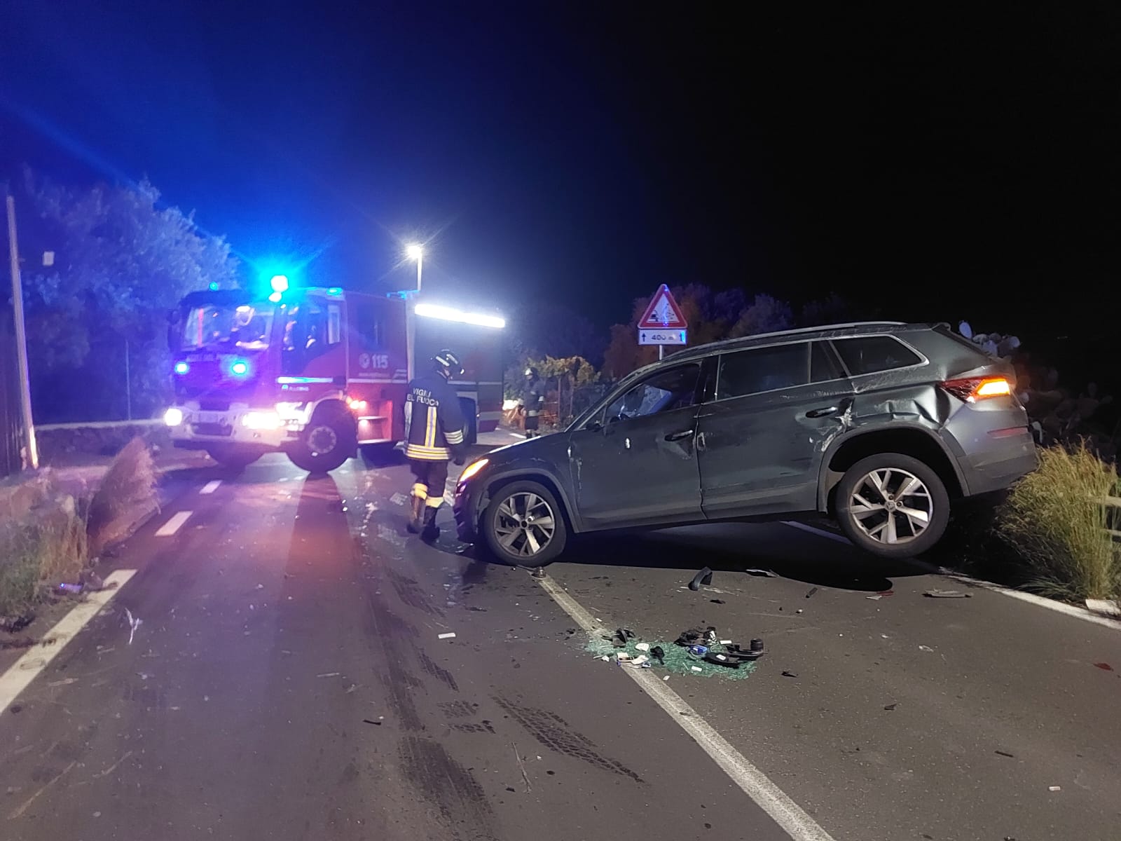 Auto distrutta nella notte, camion ribaltato in mattinata : due incidenti nel comprensorio