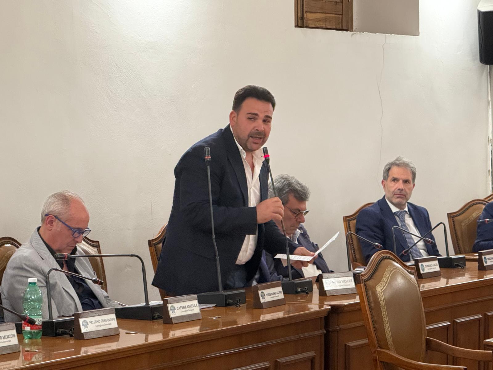 Paternò, consiglio comunale infuocato: tante promesse, poche soluzioni