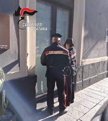 MANCATA COMUNICAZIONE OSPITI SU ALLOGGIATI WEB: CARABINIERI DENUNCIANO TRE GESTORI DI CASE VACANZE A CATANIA