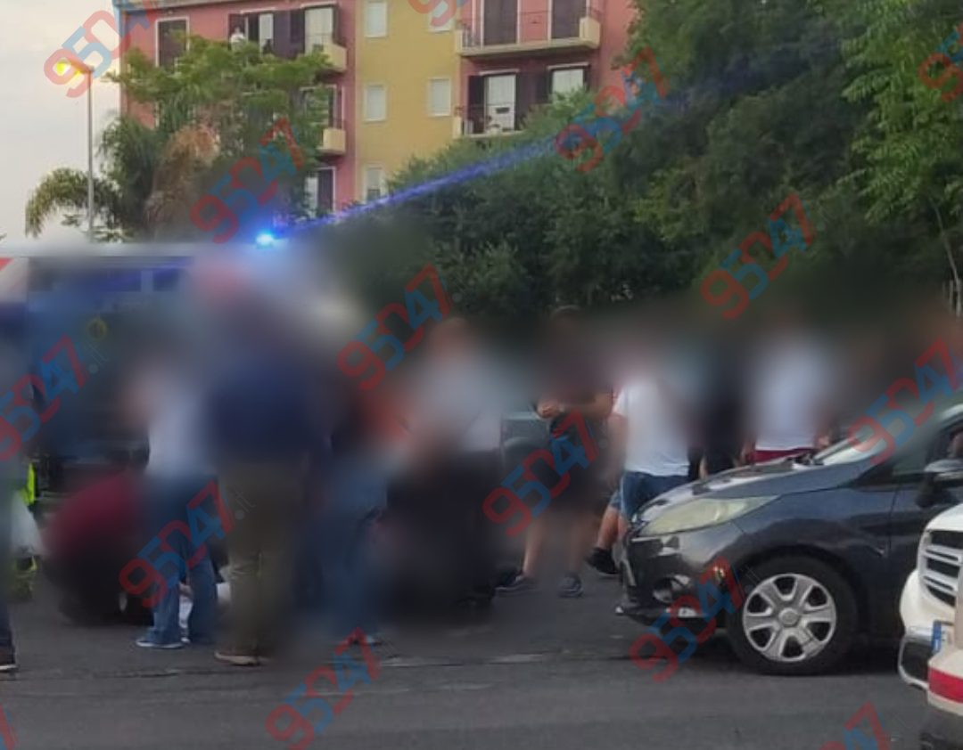 Incidente a Paternò, scontro tra scooter e auto su Corso Italia: ferito un giovane