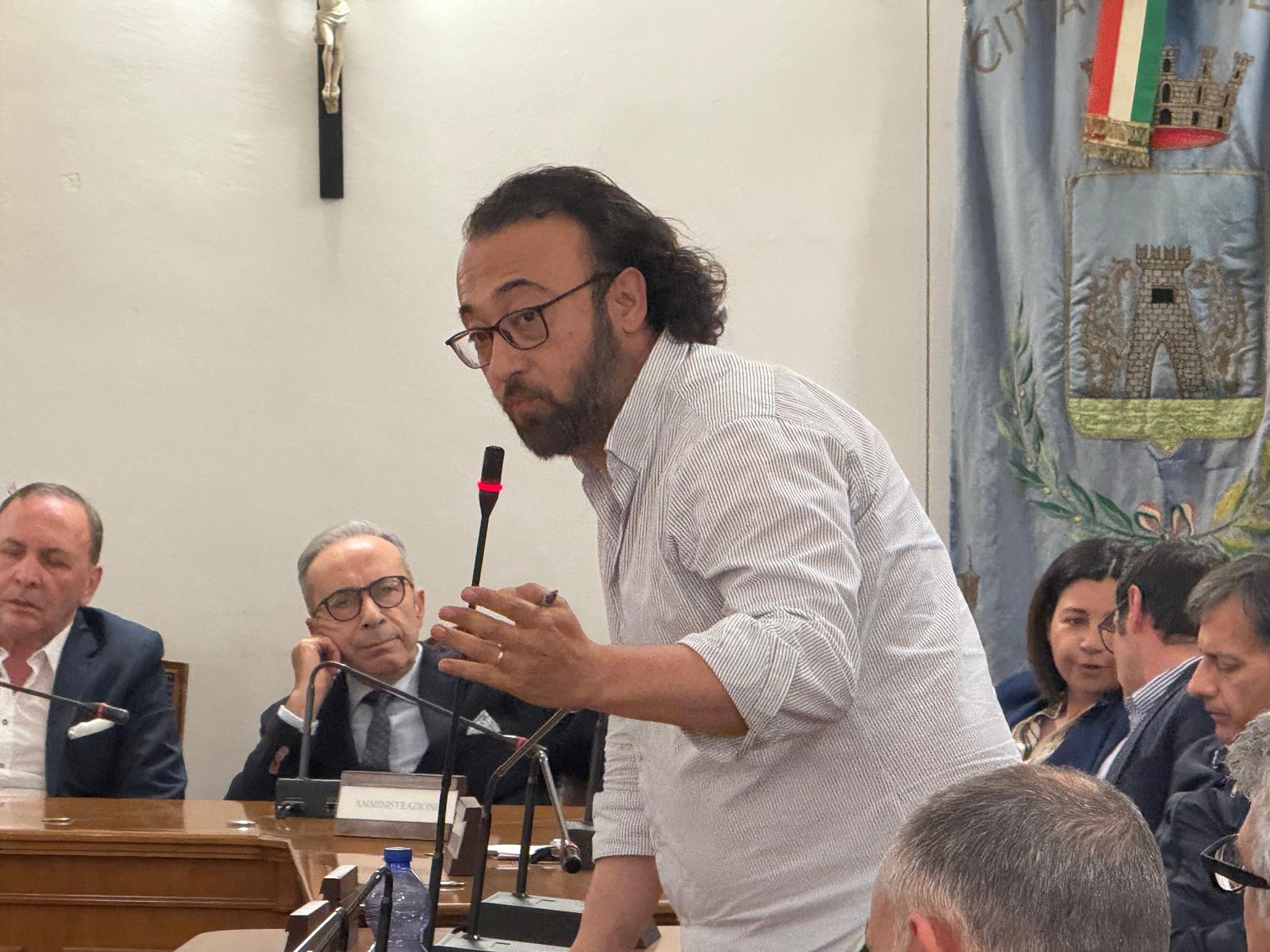 Paternò, consiglio comunale infuocato: tante promesse, poche soluzioni