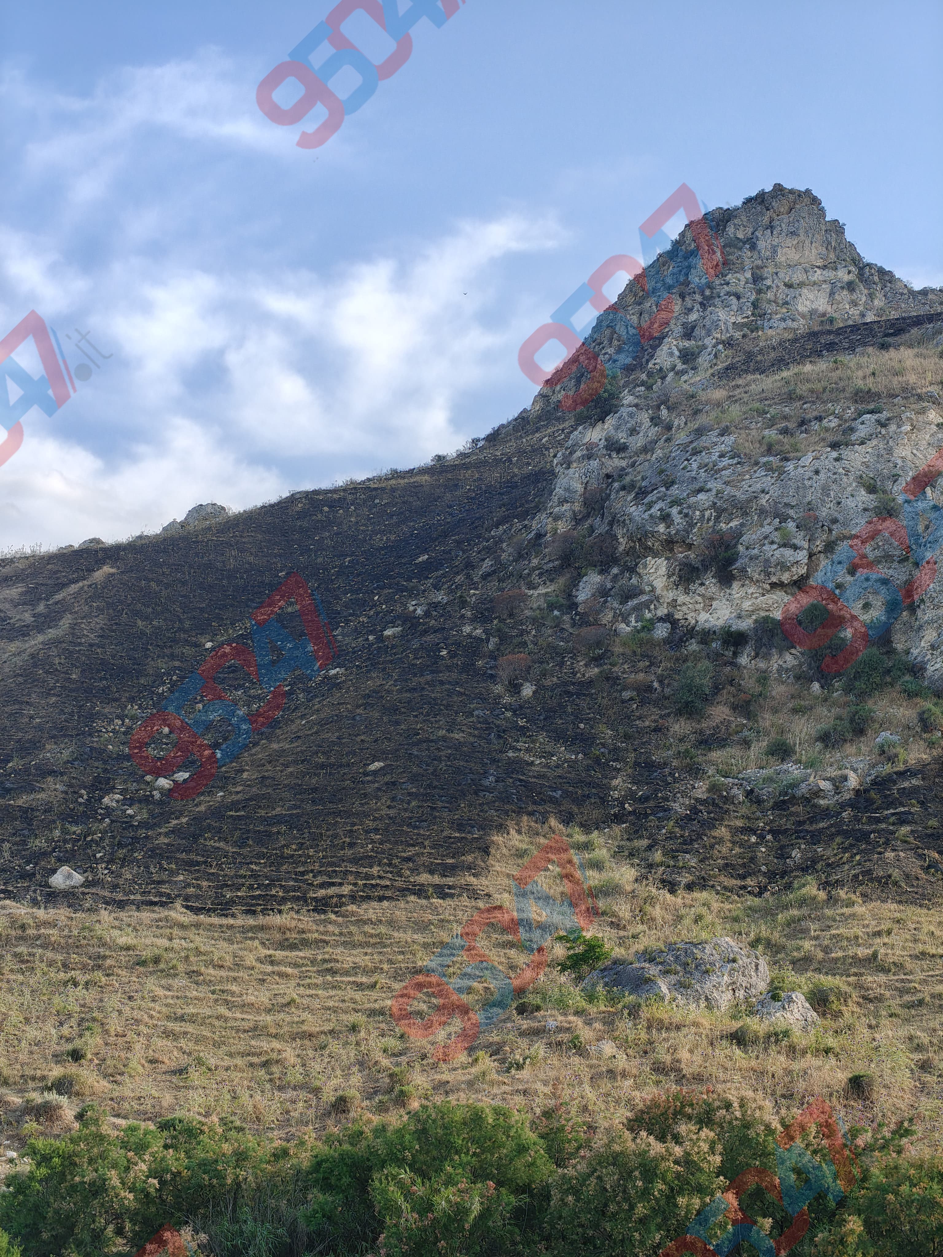 Incendio devastante a Pietralunga: in azione anche l’elicottero della Forestale per domare le fiamme